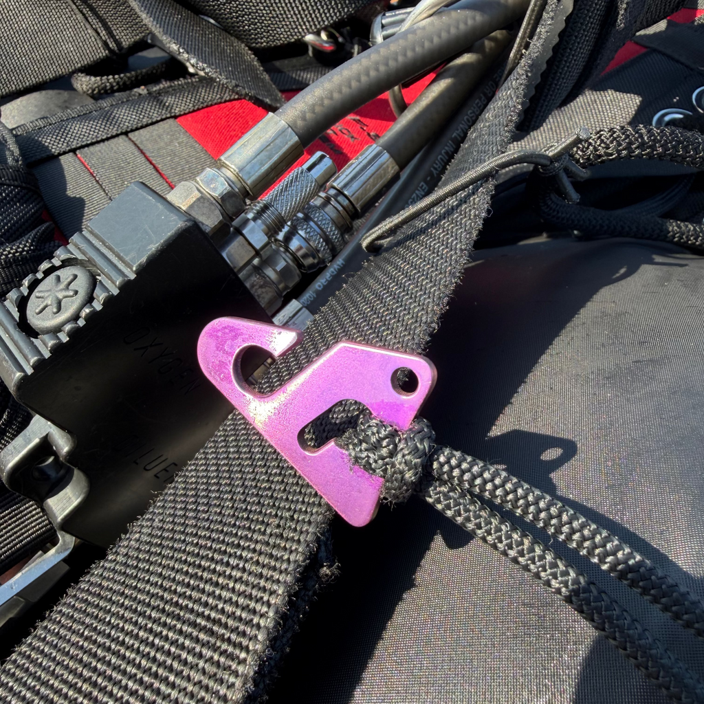 Titanium bungee hook on Gemini